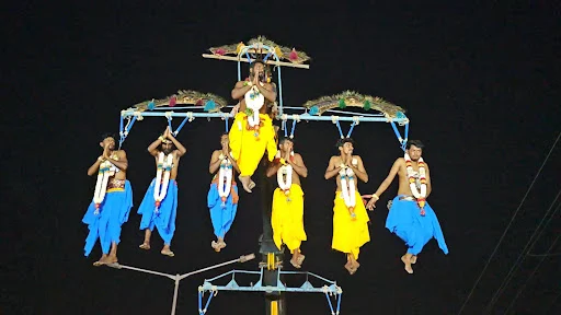 கோபி அருகே உள்ள பச்சமலையில் புகழ்பெற்ற சுப்பிரமணிய சாமி கோயிலில் பங்குனி உத்தர திருவிழாவை முன்னிட்டு ஏராளமான பக்தர்கள் அலகு குத்தியும், பறவை காவடியில் 50 அட உயரத்தில் அந்தரத்தில் தொங்கி நேர்த்தி கடன் செலுத்தியது காண்போரை மெய் சிலிர்க்க வைத்தது. 4 1714657110422472 5