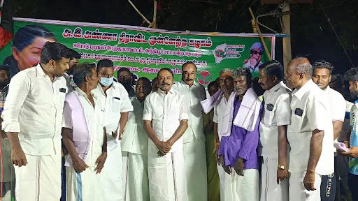 கோபிசெட்டிபாளையம் அடுத்துள்ள மேவாணியில் முன்னாள் முதல்வர் ஜெயலலிதாவின் 76 ஆவது பிறந்தநாள் பொதுக்கூட்டம் நடைபெற்றது 4 1714704796831514 4