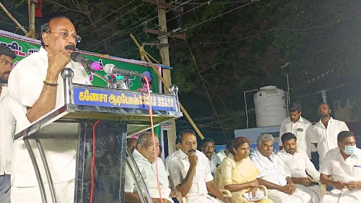 கோபிசெட்டிபாளையம் அடுத்துள்ள மேவாணியில் முன்னாள் முதல்வர் ஜெயலலிதாவின் 76 ஆவது பிறந்தநாள் பொதுக்கூட்டம் நடைபெற்றது 1 1714704814327830 1
