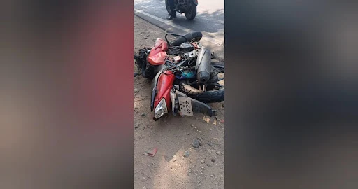 கோபிசெட்டிபாளையம் அருகே இருசக்கர வாகனமும் தனியார் கல்லூரி பேருந்தும் நேருக்கு நேர் மோதிய விபத்தில் கால் துண்டான நிலையில் ஒருவர் பலி, மேலும் இருவர் பலத்த காயங்களுடன் மருத்துவமனையில் சிகிச்சை பெற்று வருகின்றனர். 5 1714817352934244 5