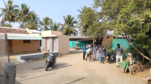 நம்பியூர் வெள்ளகோயில் பாளையத்தில் சொத்திற்காக பெண்ணை கொலை செய்த மகன்,மருமகளை நம்பியூர் போலீசார் கைது செய்து விசாரணை நடத்தி வருகின்றனர். 3 1714821068076332 3