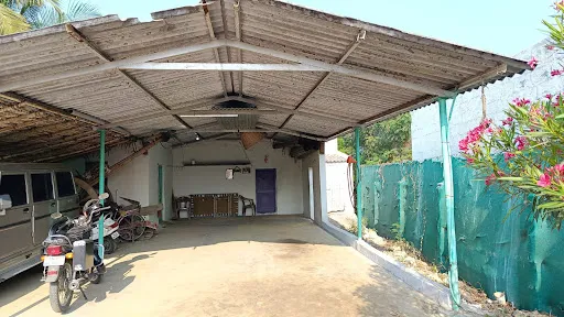 நம்பியூர் வெள்ளகோயில் பாளையத்தில் சொத்திற்காக பெண்ணை கொலை செய்த மகன்,மருமகளை நம்பியூர் போலீசார் கைது செய்து விசாரணை நடத்தி வருகின்றனர். 2 1714821073760827 2