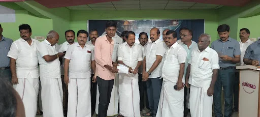 நம்பியூரில் அதிமுக சார்பில் வேலைவாய்ப்பு முகாம் முதல்கட்டமாக 30 நபர்களுக்கு பணி நியமன ஆணை கோபி சட்டமன்ற உறுப்பினர் கே.ஏ. செங்கோட்டையன் வழங்கினார். 2 1714821669347471 2