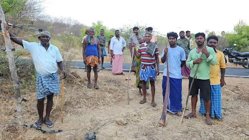 கோபி அருகே உள்ள சஞ்சீவிராயன் கோவில் அருகே கரும்பு காட்டிற்குள் சிறுத்தை நடமாட்டத்தால் அப்பகுதி விவசாயிகளும், பொதுமக்களும் அச்சமடைந்துள்ளனர் 3 1715103942154155 3