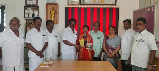 நம்பியூர் வட்டார அளவில் பன்னிரண்டாம் வகுப்பு அரசு பொது தேர்வில் முதல் மூன்று இடங்களை பிடித்த மாணவர்களுக்கு பாராட்டு 1 1715249565636966 0