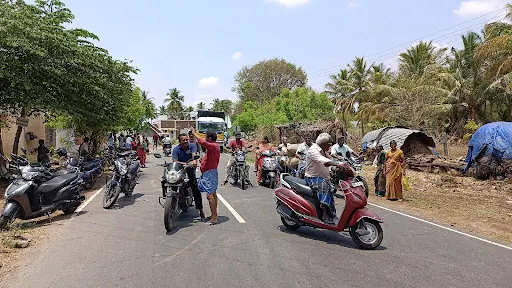 நம்பியூர் அருகே கரட்டுப்பாளையம் ஊராட்சி பொதுமக்கள் சாலை மறியல் 1 1715399973130571 1