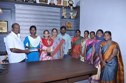 குருமந்தூர் சாங்விங் மெட்ரிக் பள்ளி மாணவிகள் அதிக மதிப்பெண்கள் பெற்று சாதனை 1 1715403670193948 0