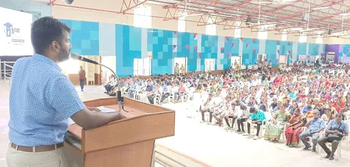 12ஆம் வகுப்பு முடித்து உயர்கல்வி செல்லும் மாணவ, மாணவியர்களுக்கான "கல்லூரிக் கனவு" வழிகாட்டி நிகழ்ச்சி கோபி கலை மற்றும் அறிவியல் கல்லூரியில் ஈரோடு மாவட்ட ஆட்சித்தலைவர் ராஜகோபால் சுன்காரா தலைமையில் நடைபெற்றது. 1 1715475605288279 0