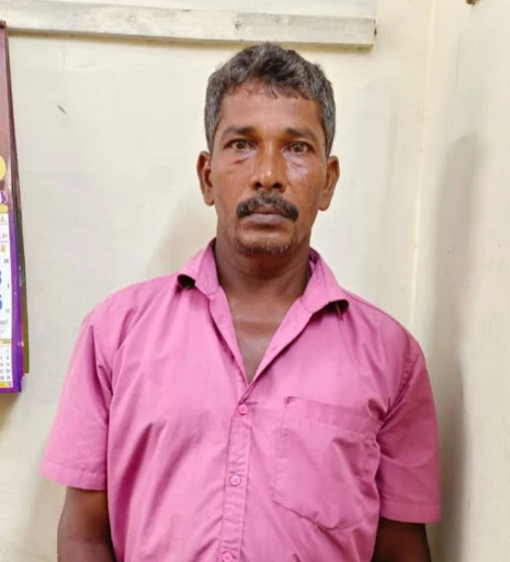கோபிசெட்டிபாளையம் அருகே தமிழக அரசால் தடை செய்யப்பட்ட ஆன்லைன் லாட்டரி சீட்டு விற்பனை செய்து வந்த 4 பேரை கோபி காவல்துறையினர் கைது செய்தனர் 4 1716482503518537 3
