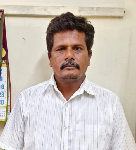 கோபிசெட்டிபாளையம் அருகே தமிழக அரசால் தடை செய்யப்பட்ட ஆன்லைன் லாட்டரி சீட்டு விற்பனை செய்து வந்த 4 பேரை கோபி காவல்துறையினர் கைது செய்தனர் 3 1716482509959491 2
