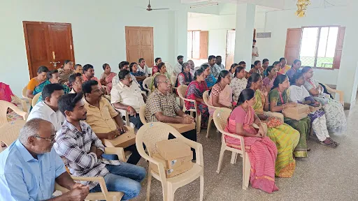 கோபிசெட்டிபாளையத்தில் நியாயவிலை கடை விற்பனையாளர்களுக்கு புதிய பி ஓ எஸ் கருவி செயல்படுத்தும் முறை குறித்து பயிற்சி அளிக்கப்பட்டது. 2 1716727071978402 1