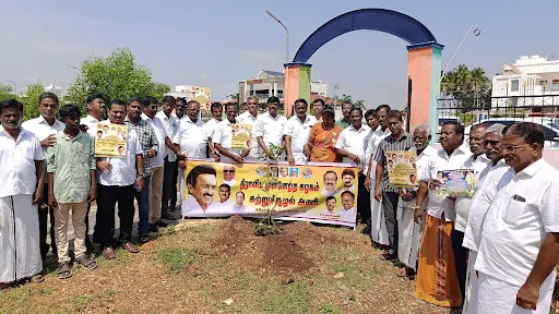நம்பியூரில் ஒன்றிய திமுக சார்பில் மறைந்த முன்னாள் முதலமைச்சர் கலைஞரின் பிறந்தநாள் விழா சிறப்பாக கொண்டாடப்பட்டது. 5 1717593597385731 4