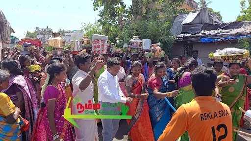 கோபிசெட்டிபாளையம் புதுக்கரைபுதூர் பகுதியில் உள்ள தனியார் திருமண மண்டபத்தில் நடைபெற்ற பூப்பு நன்னீராட்டு விழாவிற்கு தாய் மாமன் பாரம்பரிய முறைப்படி மாட்டு வண்டியில் சீர்வரிசை கொண்டு சென்றது அனைவரின் கவனத்தையும் ஈர்த்தது 6 1718614246208702 6
