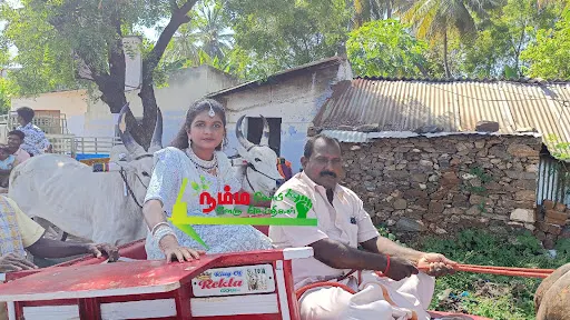 கோபிசெட்டிபாளையம் புதுக்கரைபுதூர் பகுதியில் உள்ள தனியார் திருமண மண்டபத்தில் நடைபெற்ற பூப்பு நன்னீராட்டு விழாவிற்கு தாய் மாமன் பாரம்பரிய முறைப்படி மாட்டு வண்டியில் சீர்வரிசை கொண்டு சென்றது அனைவரின் கவனத்தையும் ஈர்த்தது 3 1718614306603749 3