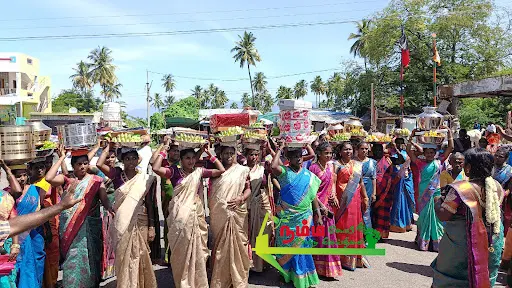 கோபிசெட்டிபாளையம் புதுக்கரைபுதூர் பகுதியில் உள்ள தனியார் திருமண மண்டபத்தில் நடைபெற்ற பூப்பு நன்னீராட்டு விழாவிற்கு தாய் மாமன் பாரம்பரிய முறைப்படி மாட்டு வண்டியில் சீர்வரிசை கொண்டு சென்றது அனைவரின் கவனத்தையும் ஈர்த்தது 2 1718614330635775 2