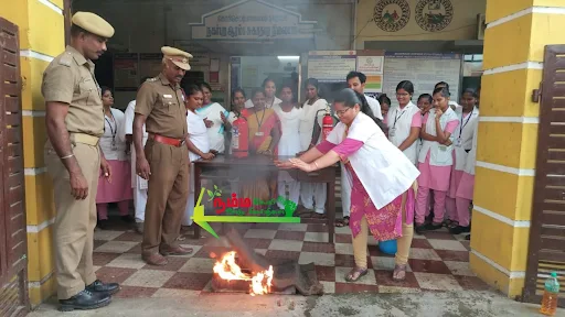 கோபிசெட்டிபாளையம் வாய்க்கால் ரோட்டில் உள்ள ஆரம்ப சுகாதார நிலையத்தில் தீ தடுப்பு குறித்து விழிப்புணர்வு நிகழ்ச்சி நடைபெற்றது. 4 1718889620268813 3