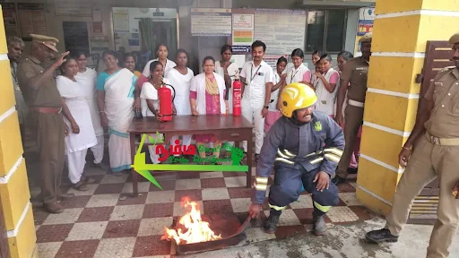 கோபிசெட்டிபாளையம் வாய்க்கால் ரோட்டில் உள்ள ஆரம்ப சுகாதார நிலையத்தில் தீ தடுப்பு குறித்து விழிப்புணர்வு நிகழ்ச்சி நடைபெற்றது. 2 1718889631313313 1
