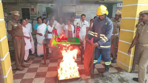 கோபிசெட்டிபாளையம் வாய்க்கால் ரோட்டில் உள்ள ஆரம்ப சுகாதார நிலையத்தில் தீ தடுப்பு குறித்து விழிப்புணர்வு நிகழ்ச்சி நடைபெற்றது. 1 1718889638044852 0