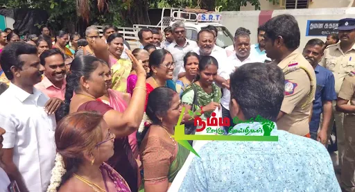 கோபிசெட்டிபாளையம் மாவட்ட கல்வி அலுவலகம் முன்பு தமிழ்நாடு தொடக்க கல்வி ஆசிரியர் சங்கம் சார்பில் 100 க்கும் மேற்பட்ட ஆசிரியர்கள் அரசானை எண் 243 ஐ ரத்து செய்யக்கோரி மறியல் போராட்டம். 6 1719999030659003 6