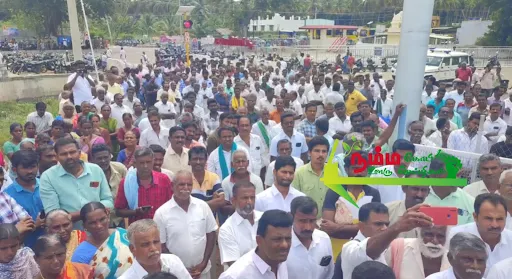 வன விலங்குகள் விவசாய பயிர்களை சேதப்படுத்துவதை தடுக்க வலியுறுத்தியும், விவசாயிகள் மீது வழக்கு போடுவதை நிறுத்த வலியுறுத்தி 200க்கும் மேற்பட்ட விவசாயிகள் கள்ளிப்பட்டியில் போராட்டம். 2 1720600354763502 1