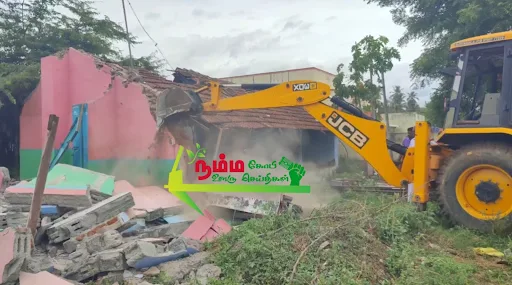கோபிசெட்டிபாளையம் அருகே உள்ள கூகலூார், சக்கராபாளையம் பகுதியில் 10 வீடுகள் இடிக்கப்பட்டு, நீர்வள ஆதாரத்துறைக்கு சொந்தமான 4.50 ஏக்கர் நிலத்தை நீர்வள ஆதாரத்துறையினர் காவல்துறை பாதுகாப்புடன் மீட்டனர். 3 1721085330555759 3