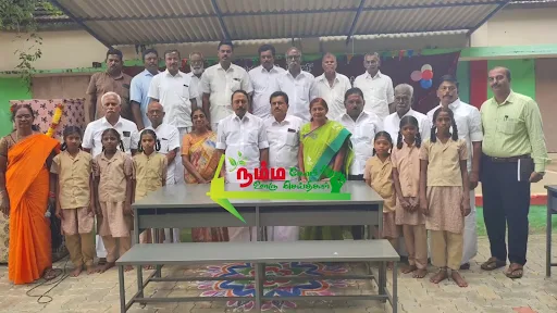 கோபிசெட்டிபாளையம் அருகே உள்ள எரம்பாளையம் பகுதியில் ரூ 14 லட்சம் மதிப்பீட்டில் புதிதாக கட்டப்பட்ட அங்கன்வாடி மையத்தினை திறந்து வைத்த முன்னாள் அமைச்சர் கே ஏ செங்கோட்டையன் காசிபாளையம் மேல்நிலைப் பள்ளியில் மாணவ மாணவிகளுக்கு இலவசமாக பேனாக்கள் மற்றும் டேபிள், பெஞ்ச் வழங்கினார் 5 1721086399426490 4