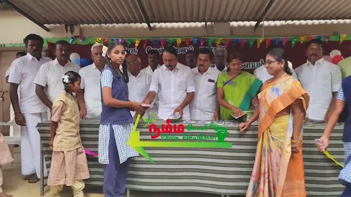 கோபிசெட்டிபாளையம் அருகே உள்ள எரம்பாளையம் பகுதியில் ரூ 14 லட்சம் மதிப்பீட்டில் புதிதாக கட்டப்பட்ட அங்கன்வாடி மையத்தினை திறந்து வைத்த முன்னாள் அமைச்சர் கே ஏ செங்கோட்டையன் காசிபாளையம் மேல்நிலைப் பள்ளியில் மாணவ மாணவிகளுக்கு இலவசமாக பேனாக்கள் மற்றும் டேபிள், பெஞ்ச் வழங்கினார் 4 1721086405148338 3