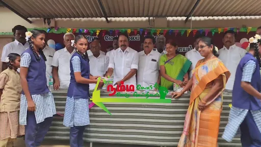 கோபிசெட்டிபாளையம் அருகே உள்ள எரம்பாளையம் பகுதியில் ரூ 14 லட்சம் மதிப்பீட்டில் புதிதாக கட்டப்பட்ட அங்கன்வாடி மையத்தினை திறந்து வைத்த முன்னாள் அமைச்சர் கே ஏ செங்கோட்டையன் காசிபாளையம் மேல்நிலைப் பள்ளியில் மாணவ மாணவிகளுக்கு இலவசமாக பேனாக்கள் மற்றும் டேபிள், பெஞ்ச் வழங்கினார் 2 1721086419205267 1