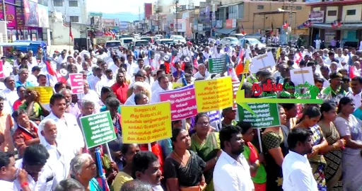 கோபிசெட்டிபாளையம் மொடச்சூர் சாலையில் தனியார் திரையரங்கு அருகே, தமிழகத்தில் மூன்றாவது முறையாக மின் கட்டண உயர்வை திரும்பப் பெறக் கோரியும்,நியாய விலைக் கடைகளில் வழங்கப்படும் பருப்பு பாமாயில் போன்ற அத்தியாவசிய பொருட்களை நிறுத்த முயற்சிக்கும் திமுக அரசை கண்டித்து அதிமுக சார்பில் கண்டன ஆர்ப்பாட்டம் நடைபெற்றது. 7 1721796612968993 7