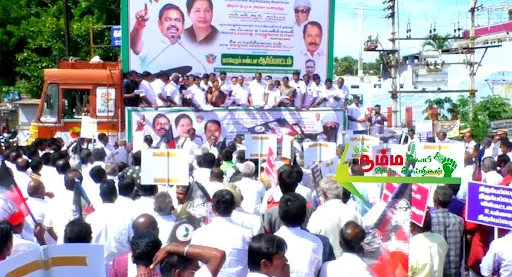 கோபிசெட்டிபாளையம் மொடச்சூர் சாலையில் தனியார் திரையரங்கு அருகே, தமிழகத்தில் மூன்றாவது முறையாக மின் கட்டண உயர்வை திரும்பப் பெறக் கோரியும்,நியாய விலைக் கடைகளில் வழங்கப்படும் பருப்பு பாமாயில் போன்ற அத்தியாவசிய பொருட்களை நிறுத்த முயற்சிக்கும் திமுக அரசை கண்டித்து அதிமுக சார்பில் கண்டன ஆர்ப்பாட்டம் நடைபெற்றது. 6 1721796621058081 6