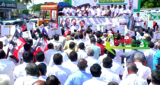 கோபிசெட்டிபாளையம் மொடச்சூர் சாலையில் தனியார் திரையரங்கு அருகே, தமிழகத்தில் மூன்றாவது முறையாக மின் கட்டண உயர்வை திரும்பப் பெறக் கோரியும்,நியாய விலைக் கடைகளில் வழங்கப்படும் பருப்பு பாமாயில் போன்ற அத்தியாவசிய பொருட்களை நிறுத்த முயற்சிக்கும் திமுக அரசை கண்டித்து அதிமுக சார்பில் கண்டன ஆர்ப்பாட்டம் நடைபெற்றது. 5 1721796630124854 5