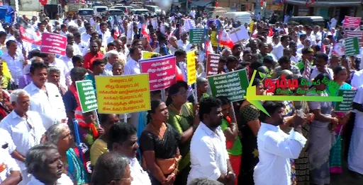 கோபிசெட்டிபாளையம் மொடச்சூர் சாலையில் தனியார் திரையரங்கு அருகே, தமிழகத்தில் மூன்றாவது முறையாக மின் கட்டண உயர்வை திரும்பப் பெறக் கோரியும்,நியாய விலைக் கடைகளில் வழங்கப்படும் பருப்பு பாமாயில் போன்ற அத்தியாவசிய பொருட்களை நிறுத்த முயற்சிக்கும் திமுக அரசை கண்டித்து அதிமுக சார்பில் கண்டன ஆர்ப்பாட்டம் நடைபெற்றது. 3 1721796654164985 2