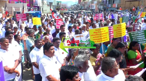 கோபிசெட்டிபாளையம் மொடச்சூர் சாலையில் தனியார் திரையரங்கு அருகே, தமிழகத்தில் மூன்றாவது முறையாக மின் கட்டண உயர்வை திரும்பப் பெறக் கோரியும்,நியாய விலைக் கடைகளில் வழங்கப்படும் பருப்பு பாமாயில் போன்ற அத்தியாவசிய பொருட்களை நிறுத்த முயற்சிக்கும் திமுக அரசை கண்டித்து அதிமுக சார்பில் கண்டன ஆர்ப்பாட்டம் நடைபெற்றது. 2 1721796662652820 1
