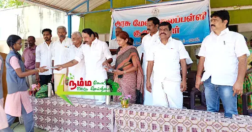 கோபிசெட்டிபாளையம் சட்டமன்ற தொகுதிக்குட்பட்ட பகுதிகளில் செயல்பட்டு வரும் குருமந்தூர் அரசு மேல்நிலைப் பள்ளிகளுக்கு சட்டமன்ற உறுப்பினர் நிதியிலிருந்து மேசை நாற்காலிகளை முன்னாள் அமைச்சர் கே ஏ செங்கோட்டையன் வழங்கினார். 4 1721838298763375 3