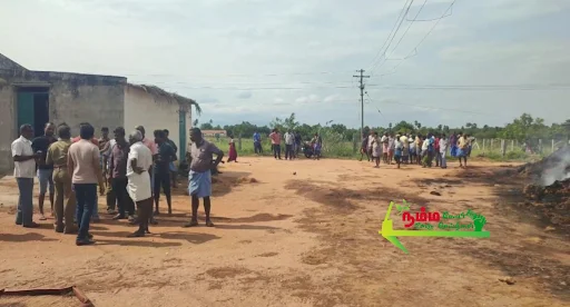 கோபிசெட்டிபாளையம் அருகே ஆயிபாளையம் பகுதியில் இயங்கி வரும் தேங்காய் நார் மில்லில் ஏற்பட்ட திடீர் தீ விபத்தில் பல லட்சம் மதிப்பிலான நார்கள் தயாரிக்கும் இயந்திரங்கள,தேங்காய் நார்கள், தீயில் கருகி சேதமானது. 5 1721970544388601 4