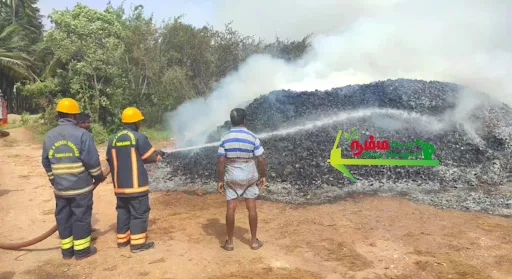 கோபிசெட்டிபாளையம் அருகே ஆயிபாளையம் பகுதியில் இயங்கி வரும் தேங்காய் நார் மில்லில் ஏற்பட்ட திடீர் தீ விபத்தில் பல லட்சம் மதிப்பிலான நார்கள் தயாரிக்கும் இயந்திரங்கள,தேங்காய் நார்கள், தீயில் கருகி சேதமானது. 2 1721970571107647 1