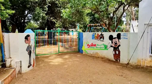 கோபிசெட்டிபாளையம் அடுத்துள்ள கொடிவேரி அணையில் இன்று 18 ஆடிப்பெருக்கை சுற்றுலா பயணிகளின்றி வெறிச்சோடி காணப்பட்டது. 1 1722663275882464 0
