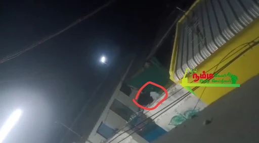 கோபிசெட்டிபாளையம் அருகே உள்ள சிங்கிரிபாளையம் பகுதியில், ஒரு வாரமாக வீடுகளின் மீது கற்களை வீசி பொதுமக்களை அச்சுறுத்தி வந்த நபரை கடத்தூர் காவல்துறையினர் கைது செய்தனர். 1 1722841502166687 0
