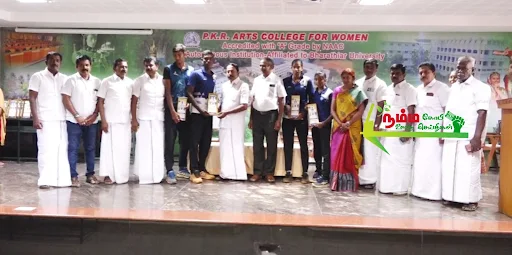 கோபிசெட்டிபாளையத்தில், நடந்து முடிந்த 10 மற்றும் 12 வகுப்பு பொது தேர்வுகளில் மாநில அளவில் மற்றும் பள்ளி வாரியாக முதல் மூன்று இடங்களை பிடித்த மாணவ மாணவிகளுக்கு 10 வது ஆண்டாக முன்னாள் அமைச்சர் கே.ஏ செங்கோட்டையன் விருதுகளை வழங்கி கௌரவித்தார். 8 1723380517326696 6
