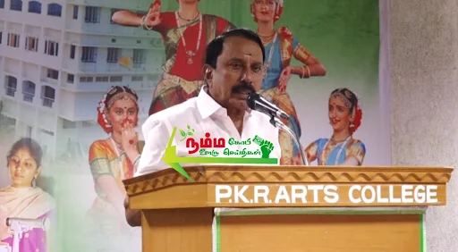 கோபிசெட்டிபாளையத்தில், நடந்து முடிந்த 10 மற்றும் 12 வகுப்பு பொது தேர்வுகளில் மாநில அளவில் மற்றும் பள்ளி வாரியாக முதல் மூன்று இடங்களை பிடித்த மாணவ மாணவிகளுக்கு 10 வது ஆண்டாக முன்னாள் அமைச்சர் கே.ஏ செங்கோட்டையன் விருதுகளை வழங்கி கௌரவித்தார். 5 1723380528021194 3