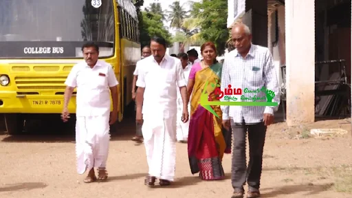 கோபிசெட்டிபாளையத்தில், நடந்து முடிந்த 10 மற்றும் 12 வகுப்பு பொது தேர்வுகளில் மாநில அளவில் மற்றும் பள்ளி வாரியாக முதல் மூன்று இடங்களை பிடித்த மாணவ மாணவிகளுக்கு 10 வது ஆண்டாக முன்னாள் அமைச்சர் கே.ஏ செங்கோட்டையன் விருதுகளை வழங்கி கௌரவித்தார். 1 1723381149418406 0