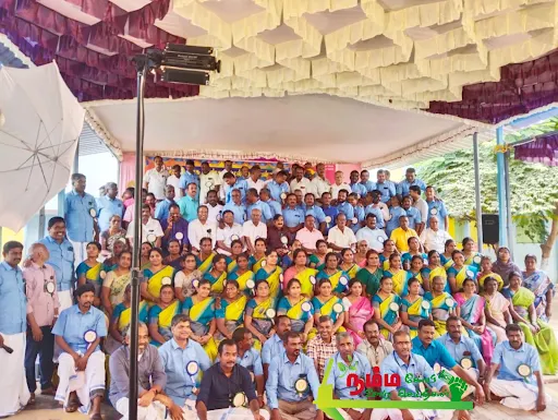 நம்பியூர் அரசு ஆண்கள் மேல்நிலைப் பள்ளியில் 30 ஆண்டுகளுக்குப் பிறகு சந்தித்துக் கொண்ட முன்னாள் மாணவர்கள். 13 1723511429906845 10
