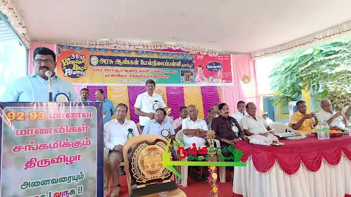 நம்பியூர் அரசு ஆண்கள் மேல்நிலைப் பள்ளியில் 30 ஆண்டுகளுக்குப் பிறகு சந்தித்துக் கொண்ட முன்னாள் மாணவர்கள். 12 1723511447901341 9