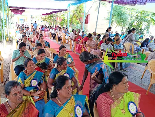 நம்பியூர் அரசு ஆண்கள் மேல்நிலைப் பள்ளியில் 30 ஆண்டுகளுக்குப் பிறகு சந்தித்துக் கொண்ட முன்னாள் மாணவர்கள். 11 1723511459276041 8