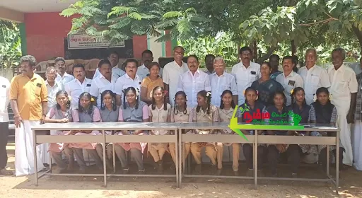 கோபிசெட்டிபாளையம் அடுத்துள்ள மோதூர் பகுதியில் ஆழ்துளை கிணறு அமைத்து 129 பொது குடிநீர் குழாய்கள் அமைத்து குடிநீர் வினியோகம் செய்யும் பணியினை முன்னாள் அமைச்சரும், கோபிசெட்டிபாளையம் சட்டமன்ற உறுப்பினருமான கே.ஏ. செங்கோட்டையன் பூமி பூஜை செய்து துவக்கி வைத்தார். 6 1723595767888166 5