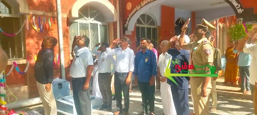 சுதந்திர தினத்தை முன்னிட்டு கோபிசெட்டிபாளையம் நீதிமன்ற வளாகத்தில் தேசிய கொடியை கோபி தாலுகா சட்டப்பணிகள் குழு தலைவர் மற்றும் துணை நீதிபதி ஜீவபாண்டியன் ஏற்றி வைத்தார். 2 1723782318282252 1