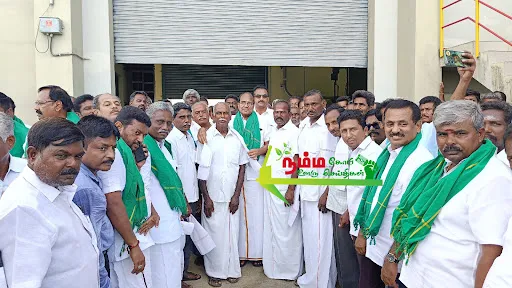 கோபி அருகே உள்ள நம்பியூர் வரப்பாளையத்தில் அமைக்கப்பட்டுள்ளளஅத்திகடவு அவினாசி திட்டத்தின் 5 வது நீரேற்று நிலையத்தில் ஏராளமானோர் மலர்கள் தூவி மகிழ்ந்தனர் 11 1723977001873492 11
