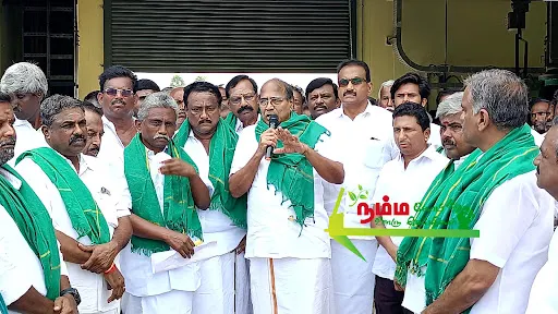 கோபி அருகே உள்ள நம்பியூர் வரப்பாளையத்தில் அமைக்கப்பட்டுள்ளளஅத்திகடவு அவினாசி திட்டத்தின் 5 வது நீரேற்று நிலையத்தில் ஏராளமானோர் மலர்கள் தூவி மகிழ்ந்தனர் 10 1723977007552383 10