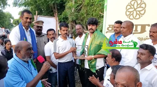 கோபிசெட்டிபாளையத்தில் உலக புகைப்பட தினத்தை முன்னிட்டு கோபி போட்டோ வீடியோ ஒளிப்பதிவாளர்கள் சங்கம் சார்பில் 4 பிரிவுகளின் கீழ் நடைபெற்ற மரத்தான் போட்டியில் 300க்கும் மேற்பட்ட ஆண்கள் பெண்கள் சிறுவர் சிறுமியர்கள் பங்கேற்றனர். 10 1723982314353798 9