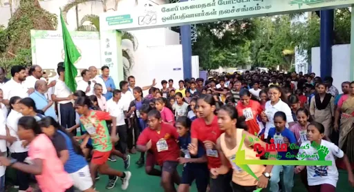 கோபிசெட்டிபாளையத்தில் உலக புகைப்பட தினத்தை முன்னிட்டு கோபி போட்டோ வீடியோ ஒளிப்பதிவாளர்கள் சங்கம் சார்பில் 4 பிரிவுகளின் கீழ் நடைபெற்ற மரத்தான் போட்டியில் 300க்கும் மேற்பட்ட ஆண்கள் பெண்கள் சிறுவர் சிறுமியர்கள் பங்கேற்றனர். 2 1723982359217001 1